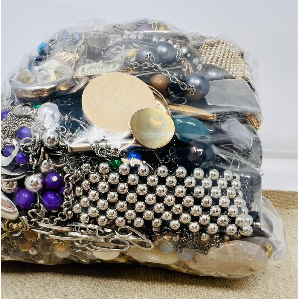 Vintage & Modern Gold & Silver Tone Mixed Metal Scrap/Wearable Jewelry Lot 8lbs - Picture 7 of 16